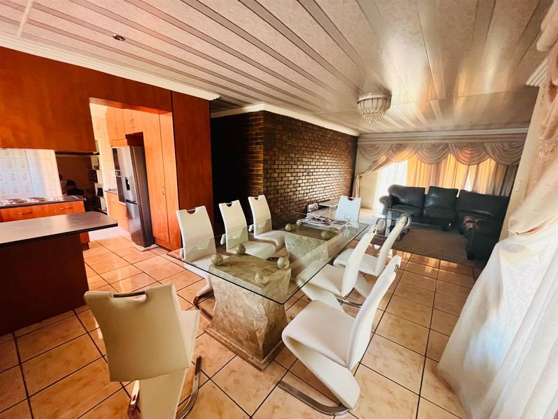 3 Bedroom House For Sale in The Orchards Akasia Gauteng - Photo 10