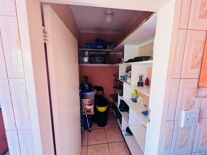 3 Bedroom House For Sale in The Orchards Akasia Gauteng - Photo 9