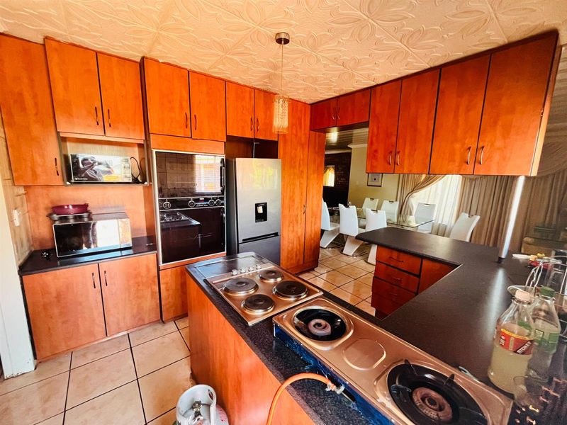 3 Bedroom House For Sale in The Orchards Akasia Gauteng - Photo 5