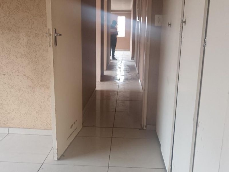 Full Title 3 Bedroom House For Sale in Kagiso, Krugersdorp - Photo 2