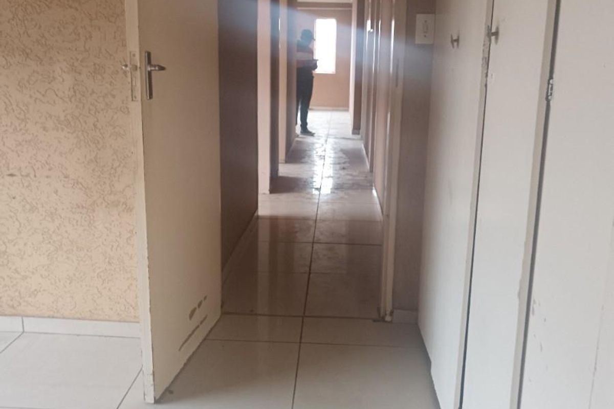 Full Title 3 Bedroom House For Sale in Kagiso, Krugersdorp - Photo 2