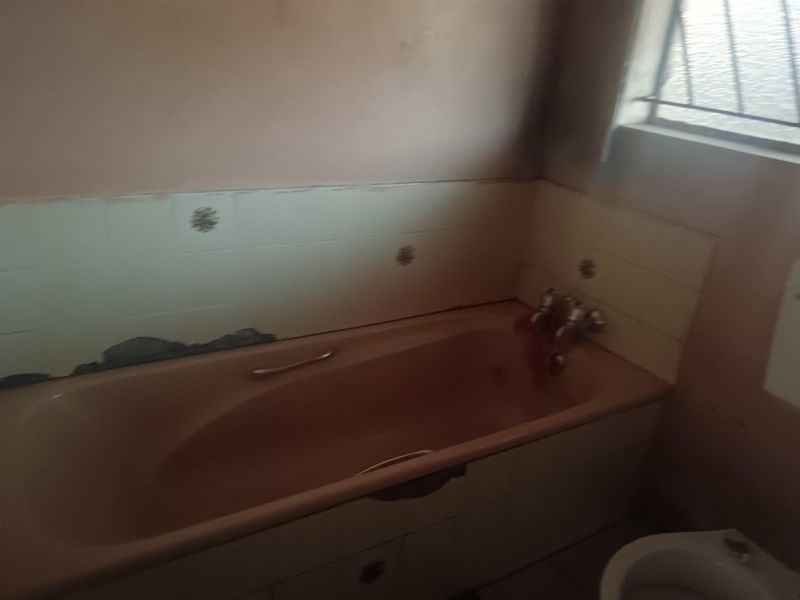 Full Title 3 Bedroom House For Sale in Kagiso, Krugersdorp - Photo 10