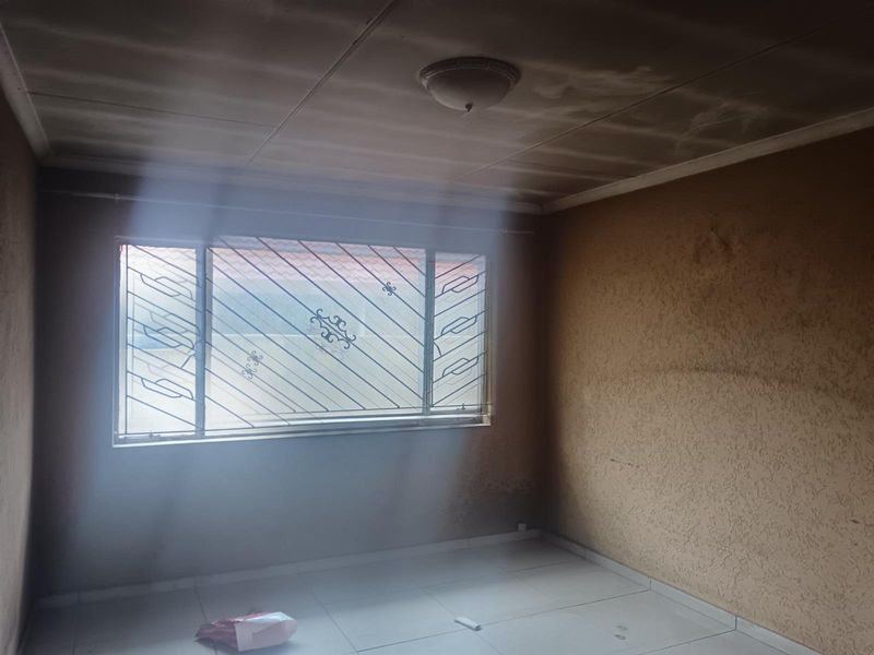 Full Title 3 Bedroom House For Sale in Kagiso, Krugersdorp - Photo 9