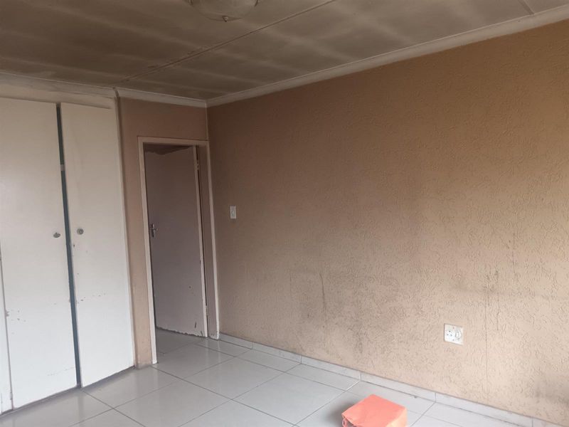 Full Title 3 Bedroom House For Sale in Kagiso, Krugersdorp - Photo 7