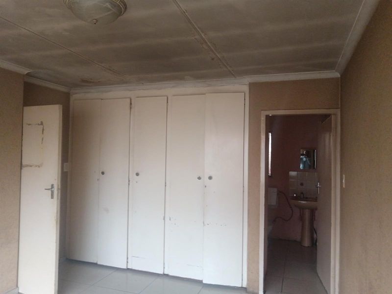 Full Title 3 Bedroom House For Sale in Kagiso, Krugersdorp - Photo 5