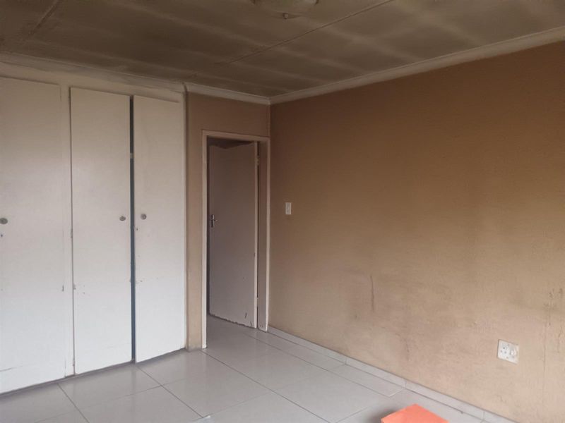 Full Title 3 Bedroom House For Sale in Kagiso, Krugersdorp - Photo 8