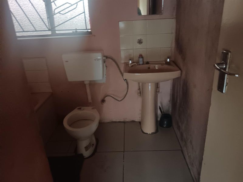 Full Title 3 Bedroom House For Sale in Kagiso, Krugersdorp - Photo 6