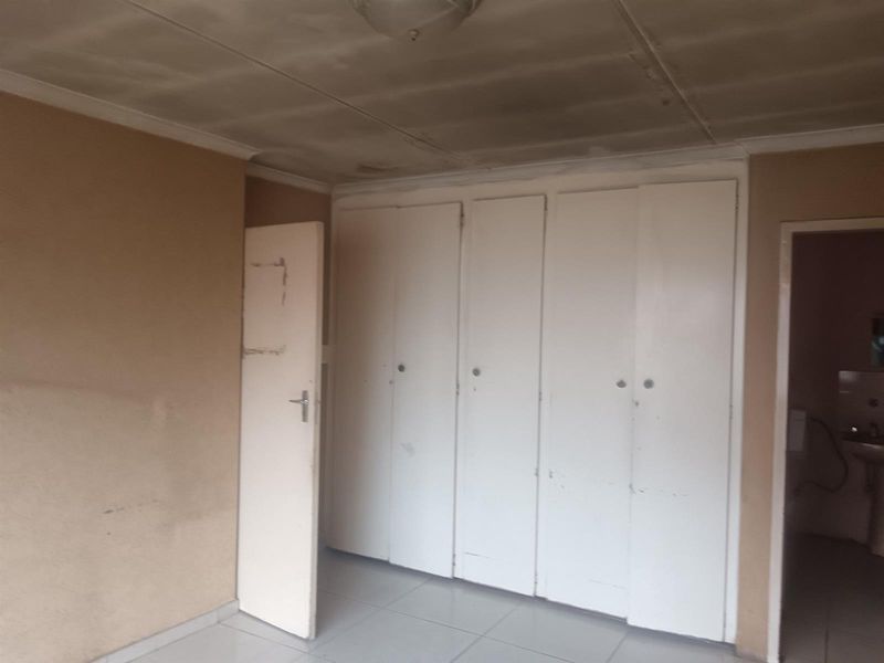 Full Title 3 Bedroom House For Sale in Kagiso, Krugersdorp - Photo 3