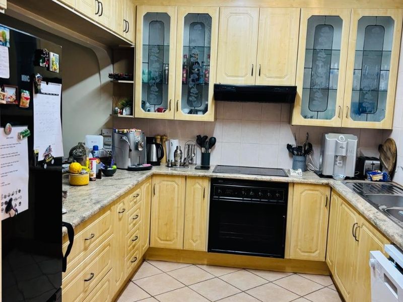 3 Bedroom Apartment with 2 Bathrooms For Sale in Zwartkop, Centurion - Photo 7