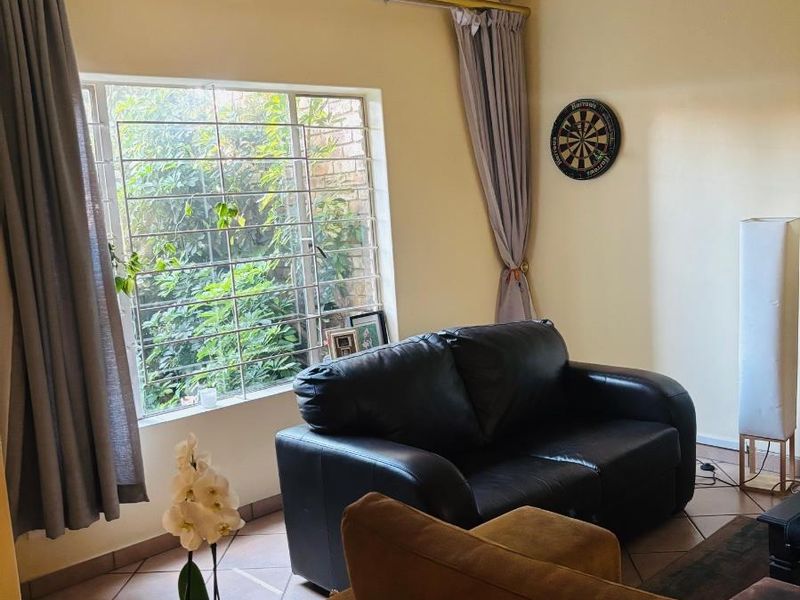 3 Bedroom Apartment with 2 Bathrooms For Sale in Zwartkop, Centurion - Photo 5