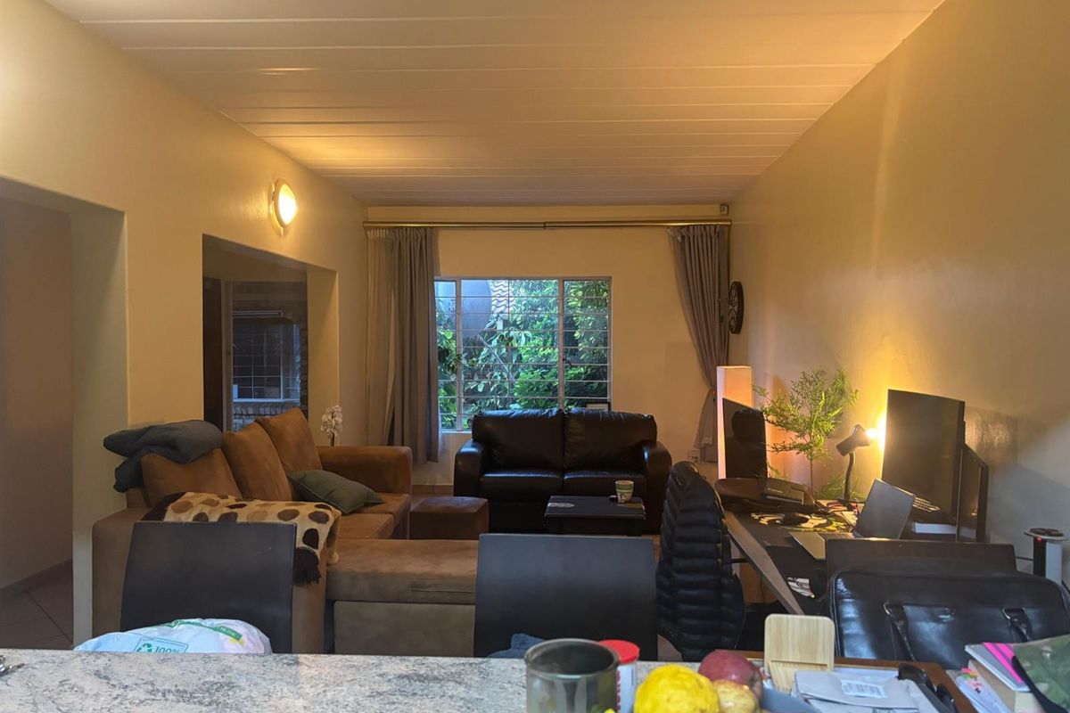 3 Bedroom Apartment with 2 Bathrooms For Sale in Zwartkop, Centurion - Photo 4