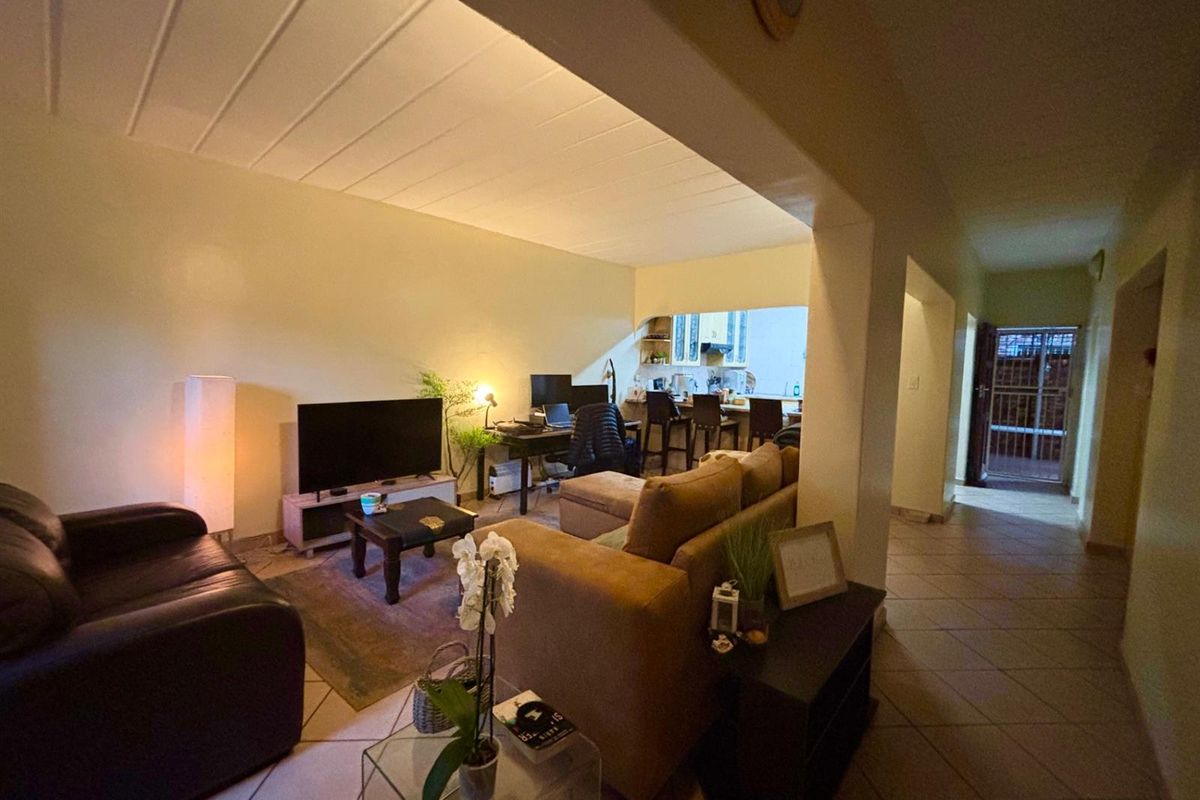 3 Bedroom Apartment with 2 Bathrooms For Sale in Zwartkop, Centurion - Photo 2