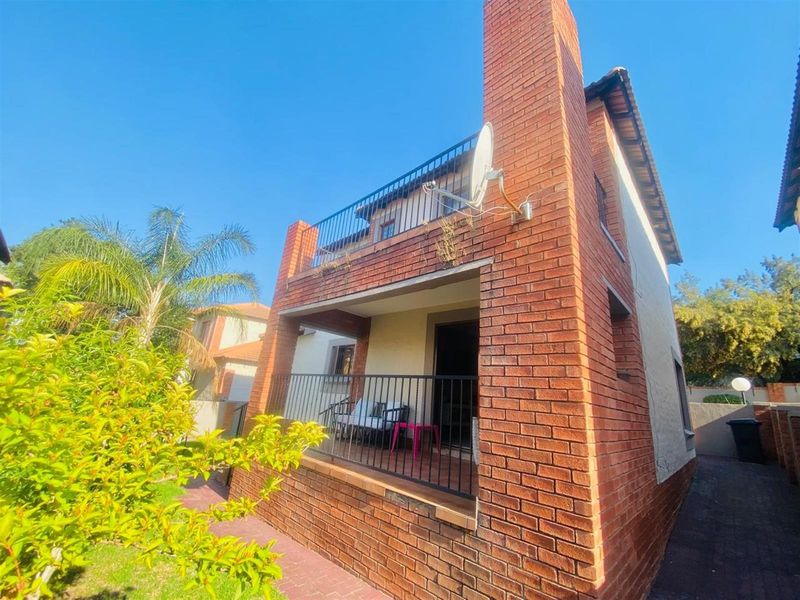 Townhouse For Sale in Sundowner, Randburg - Photo 3