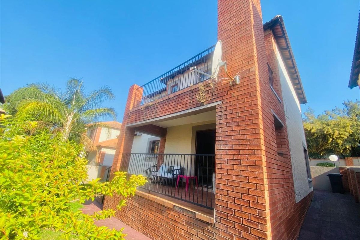 Townhouse For Sale in Sundowner, Randburg - Photo 3