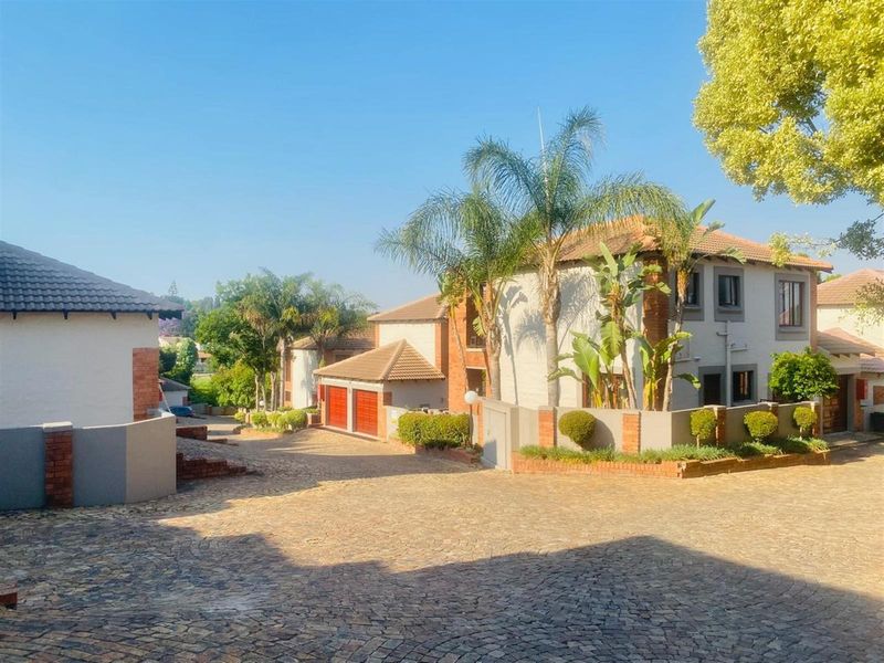 Townhouse For Sale in Sundowner, Randburg - Photo 5