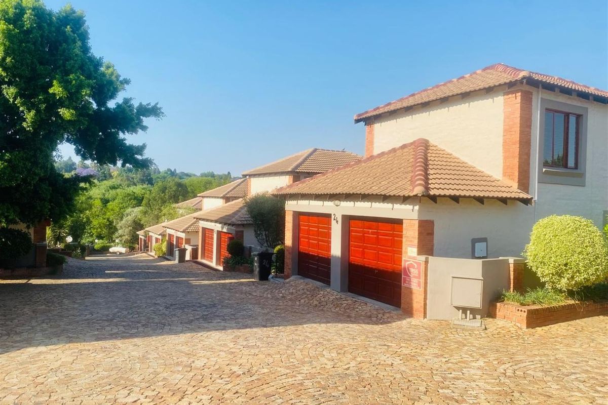 Townhouse For Sale in Sundowner, Randburg - Photo 4