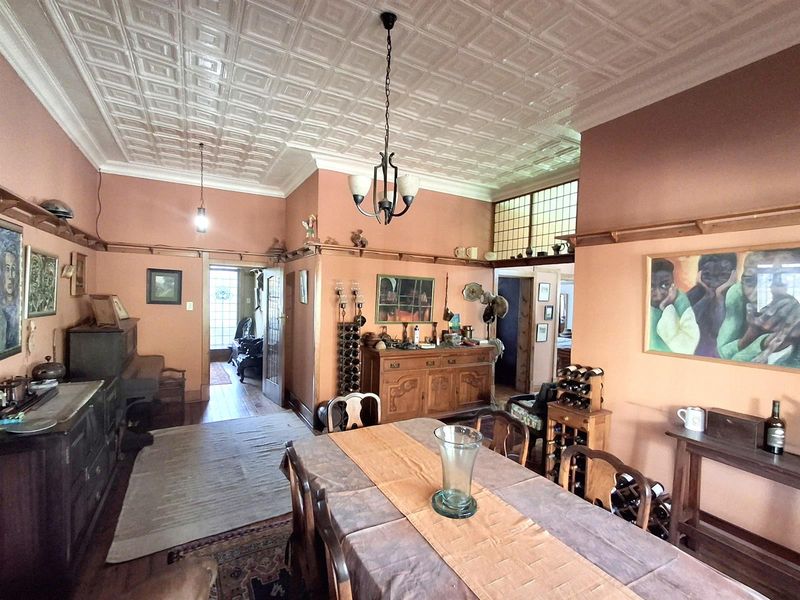 LARGE CHARACTER HOME ON AN EXTRA LARGE STAND- GREAT KENSINGTON LOCATION - Photo 10