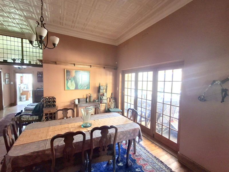 LARGE CHARACTER HOME ON AN EXTRA LARGE STAND- GREAT KENSINGTON LOCATION - Photo 9