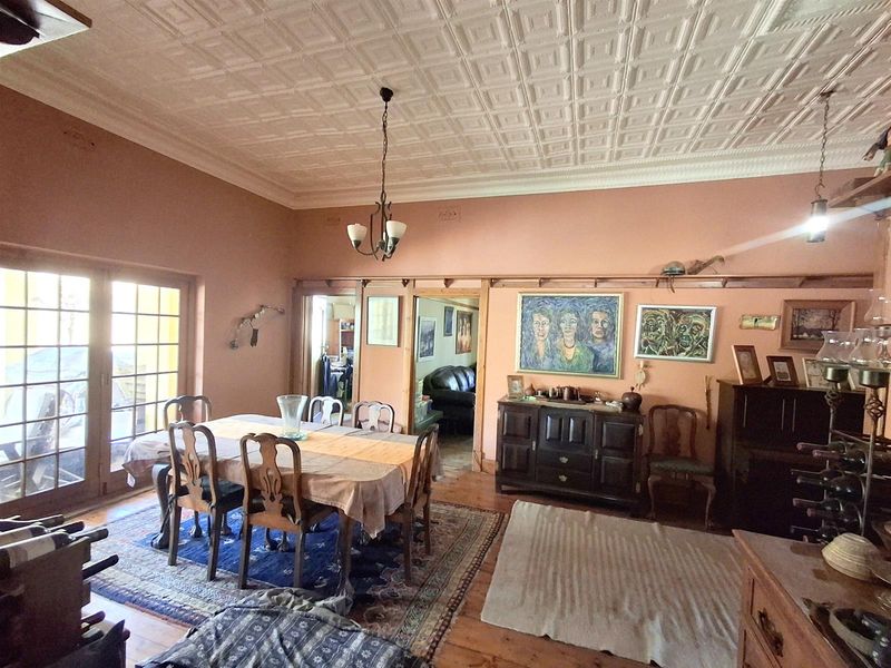 LARGE CHARACTER HOME ON AN EXTRA LARGE STAND- GREAT KENSINGTON LOCATION - Photo 8