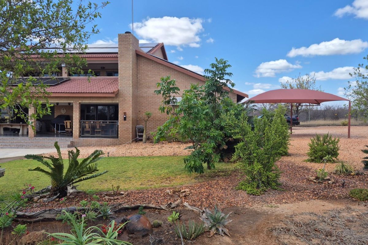Spacious modern house surrounded by Big5 in the Mahlathini Private Game Reserve, Phalaborwa, RSA - Photo 3