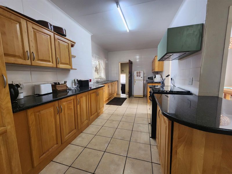 Family Comfort Meets Entertainer’s Dream in Tranquil Aqua Park - Photo 4