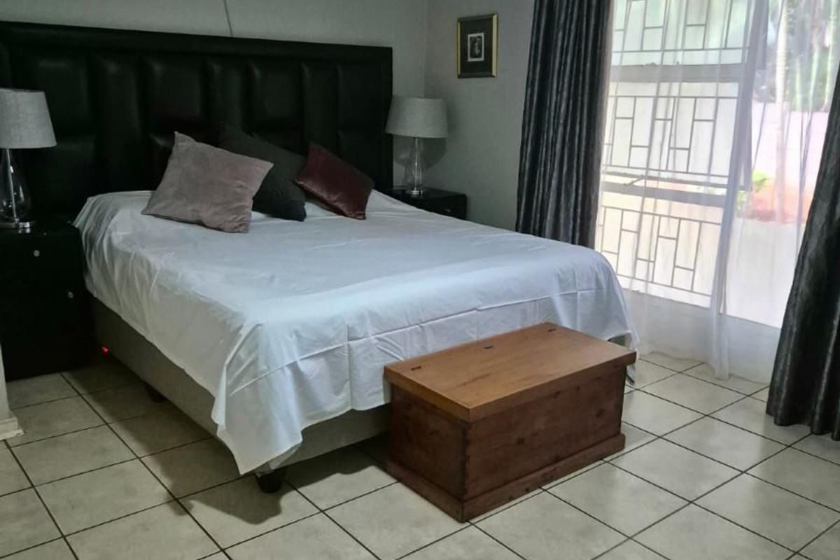 Family Comfort Meets Entertainer’s Dream in Tranquil Aqua Park - Photo 5