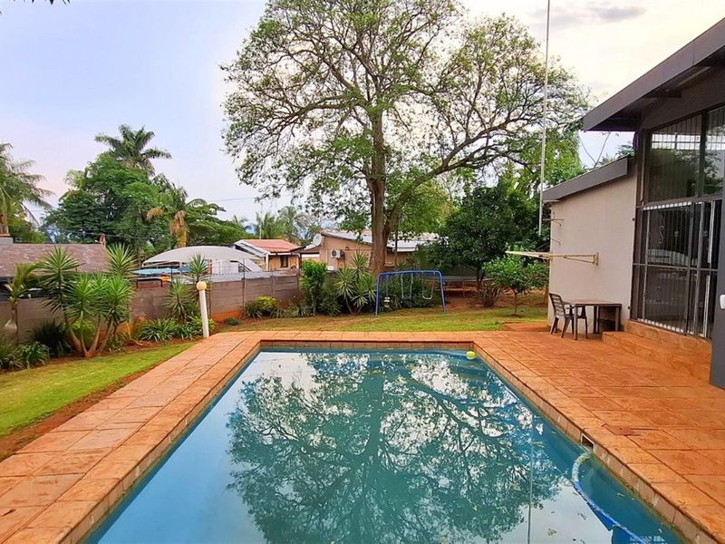 Family Comfort Meets Entertainer’s Dream in Tranquil Aqua Park - Photo 1