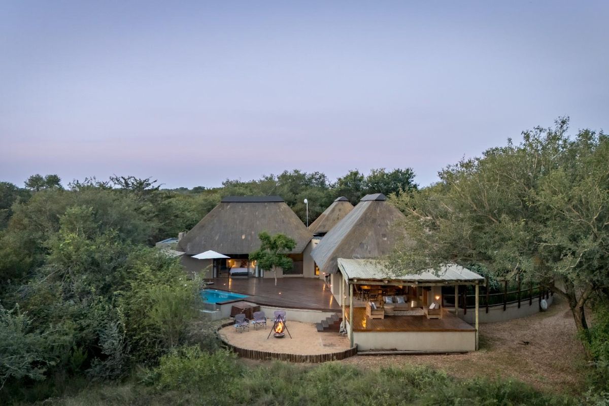 House and vacant stand with traverse for sale in Raptors View Wildlife Estate, Hoedspruit - Photo 5