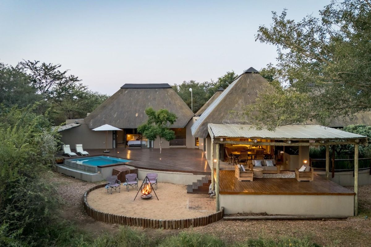 House and vacant stand with traverse for sale in Raptors View Wildlife Estate, Hoedspruit - Photo 4