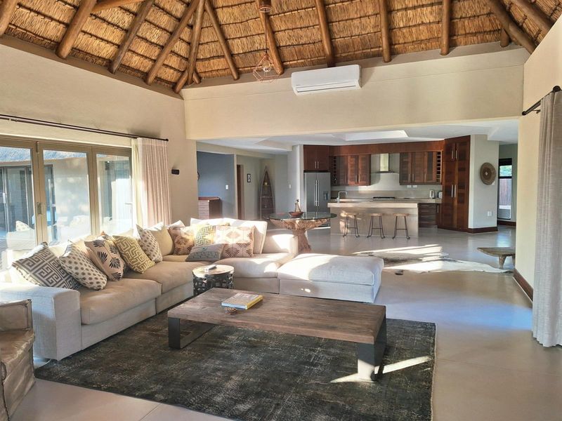 House and vacant stand with traverse for sale in Raptors View Wildlife Estate, Hoedspruit - Photo 9