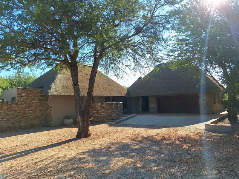 House and vacant stand with traverse for sale in Raptors View Wildlife Estate, Hoedspruit - Photo 4