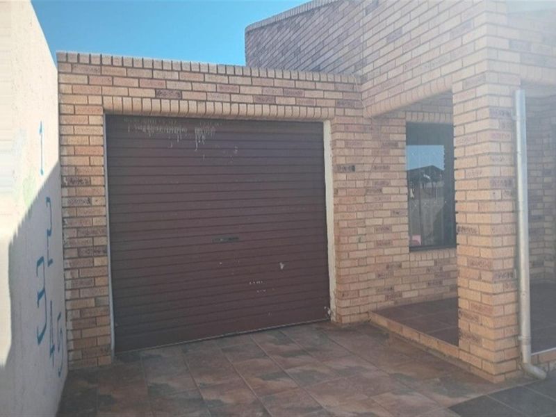 House For Sale in Protea Glen, Johannesburg - Photo 4