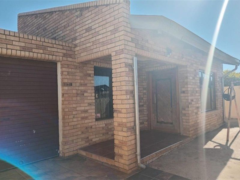 House For Sale in Protea Glen, Johannesburg - Photo 2