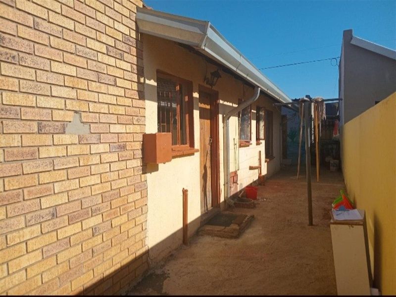 House For Sale in Protea Glen, Johannesburg - Photo 5