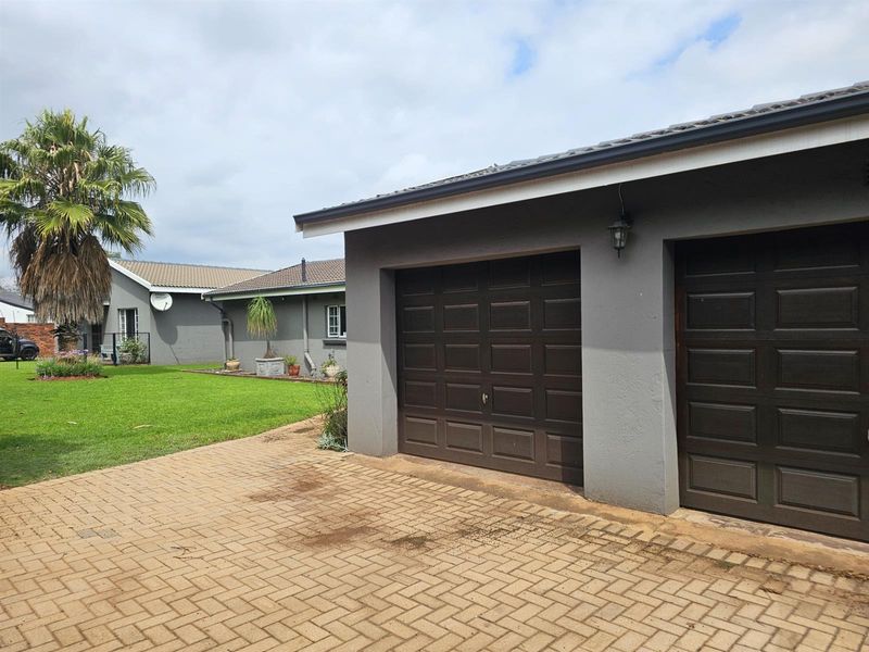 House with one bedroom flat in Aerorand - Photo 2