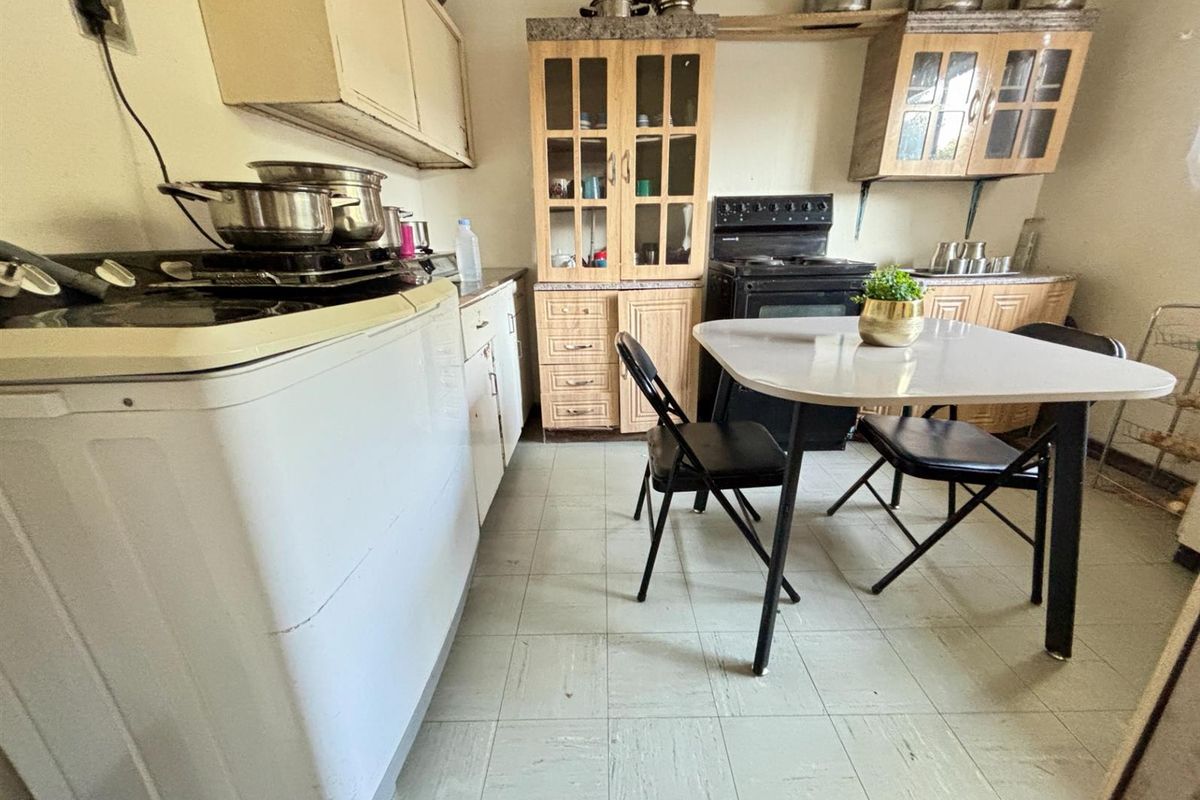 2 Bedroom Flat for sale - Sasolburg - Photo 4