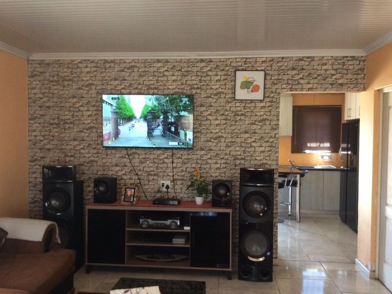 House For Sale in Kwanobuhle, Uitenhage - Photo 5