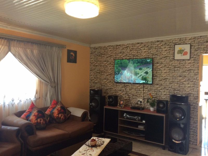 House For Sale in Kwanobuhle, Uitenhage - Photo 8