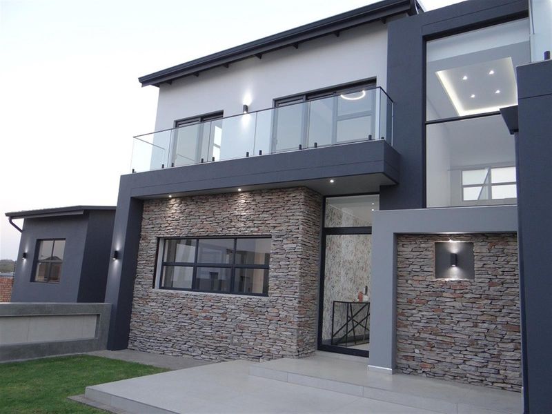 4 Bedroom House in Fountainbrook Estate - Photo 3