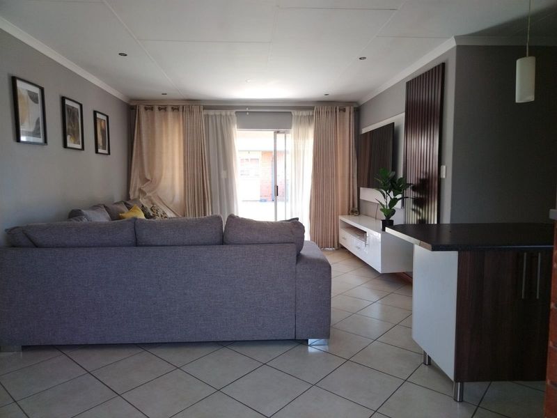 Townhouse For Sale in Monavoni, Centurion - Photo 9