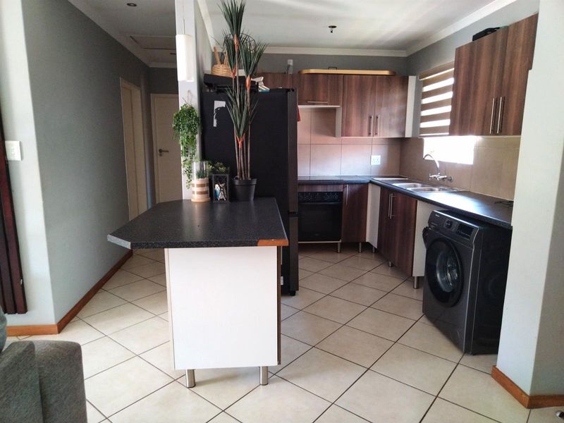 Townhouse For Sale in Monavoni, Centurion - Photo 3