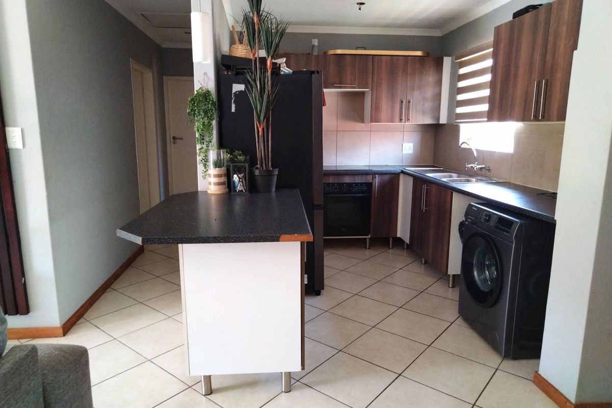 Townhouse For Sale in Monavoni, Centurion - Photo 3