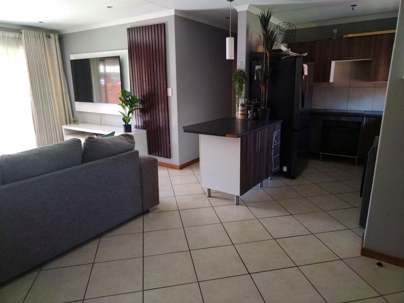 Townhouse For Sale in Monavoni, Centurion - Photo 4