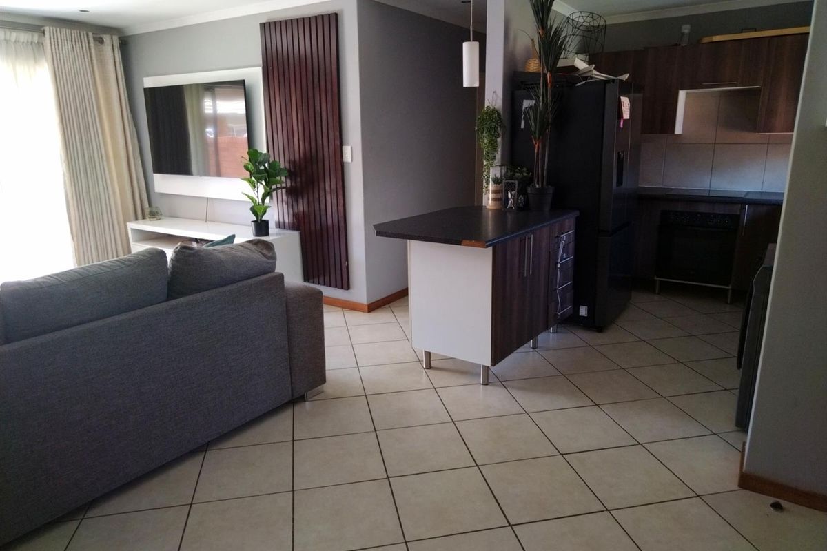 Townhouse For Sale in Monavoni, Centurion - Photo 4