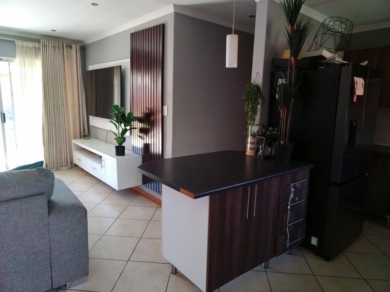 Townhouse For Sale in Monavoni, Centurion - Photo 5