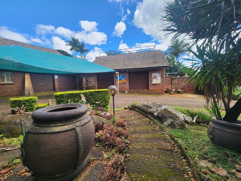 Luxury Family Retreat with Heated Pool, Sauna and Dual-Living Potential in Aqua Park - Photo 2