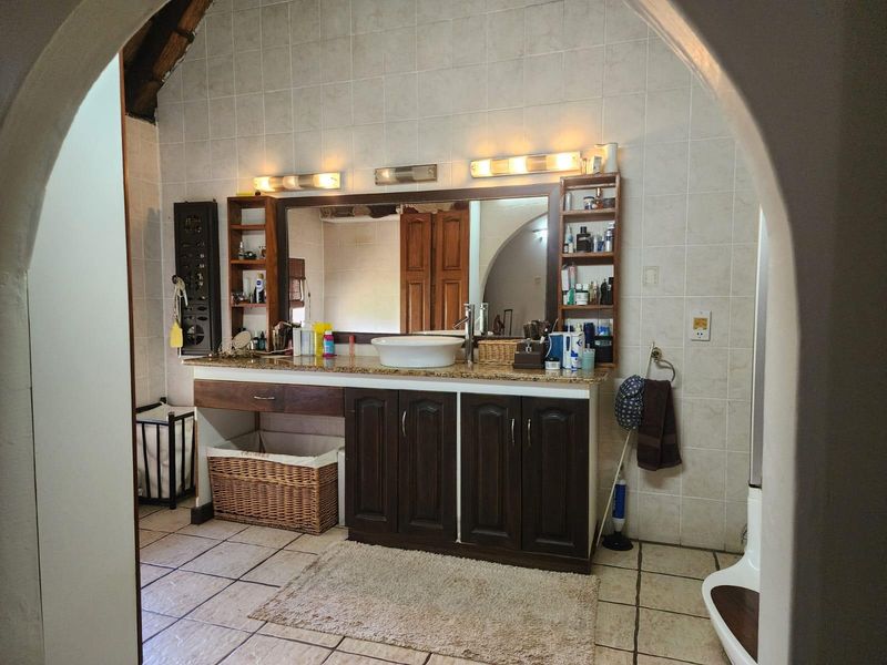 Luxury Family Retreat with Heated Pool, Sauna and Dual-Living Potential in Aqua Park - Photo 10