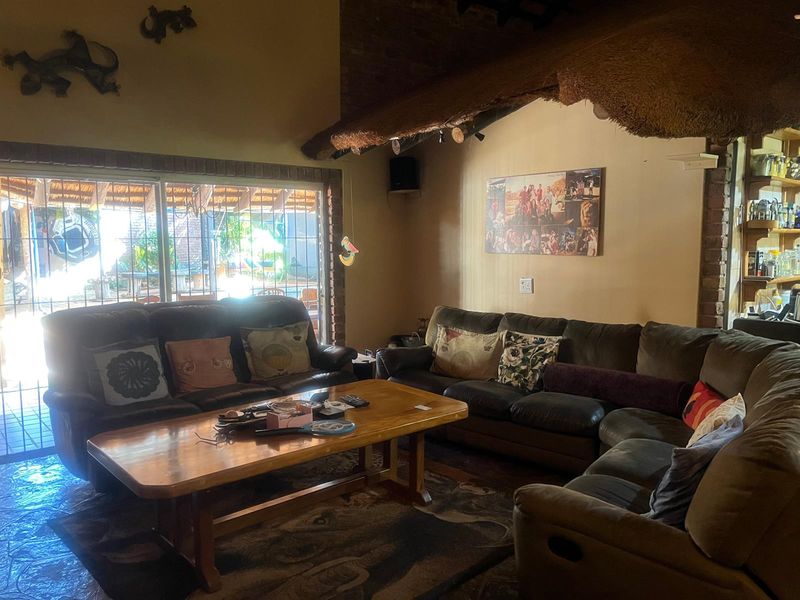 Luxury Family Retreat with Heated Pool, Sauna and Dual-Living Potential in Aqua Park - Photo 4