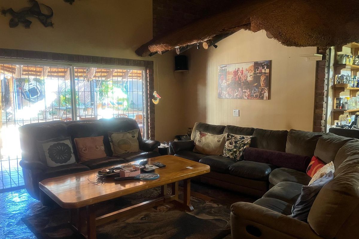 Luxury Family Retreat with Heated Pool, Sauna and Dual-Living Potential in Aqua Park - Photo 4