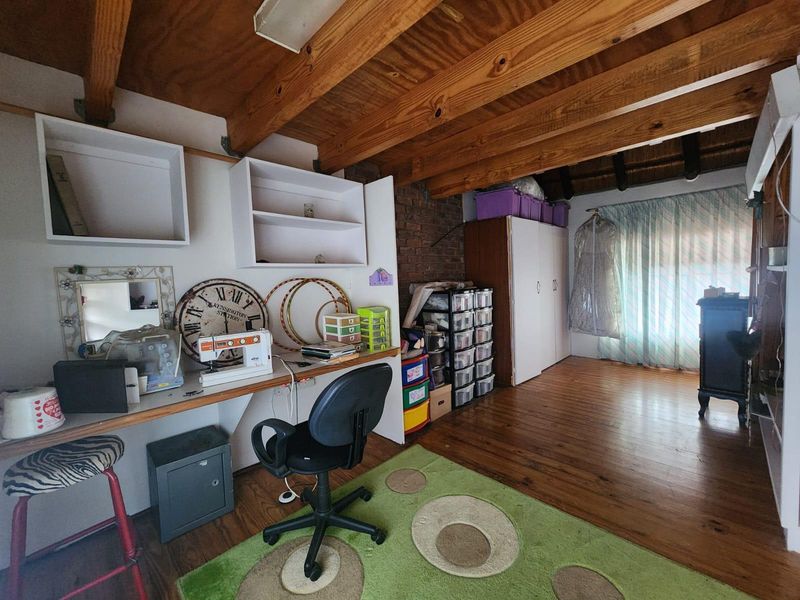 Luxury Family Retreat with Heated Pool, Sauna and Dual-Living Potential in Aqua Park - Photo 9